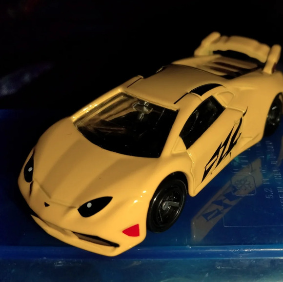 Tomy Dream Tomica Pikachu car - Picture 1 of 6